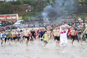 tenby boxing day swim 10 sm.jpg